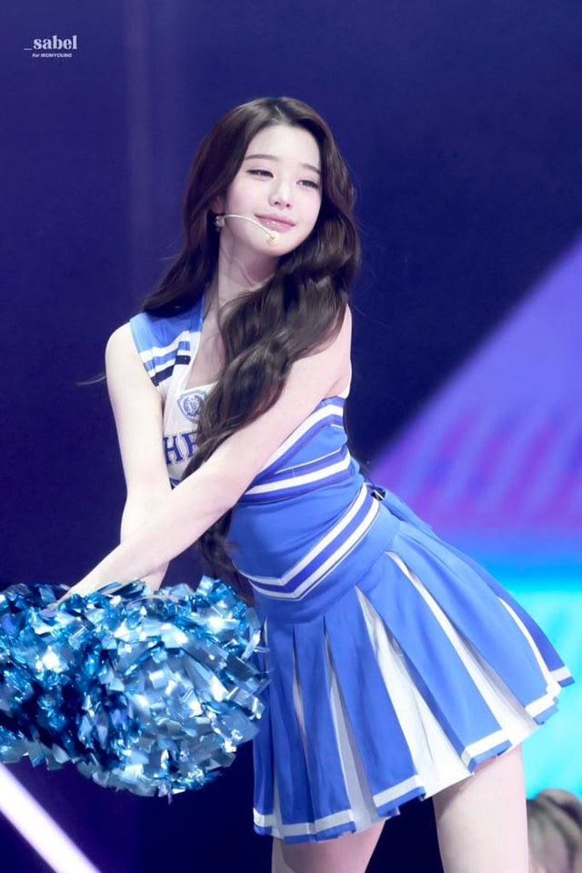 tearsforive's tweet photo. Cheerleader Wonyoung needs to comeback someday https://t.co/VtTc09dtAU