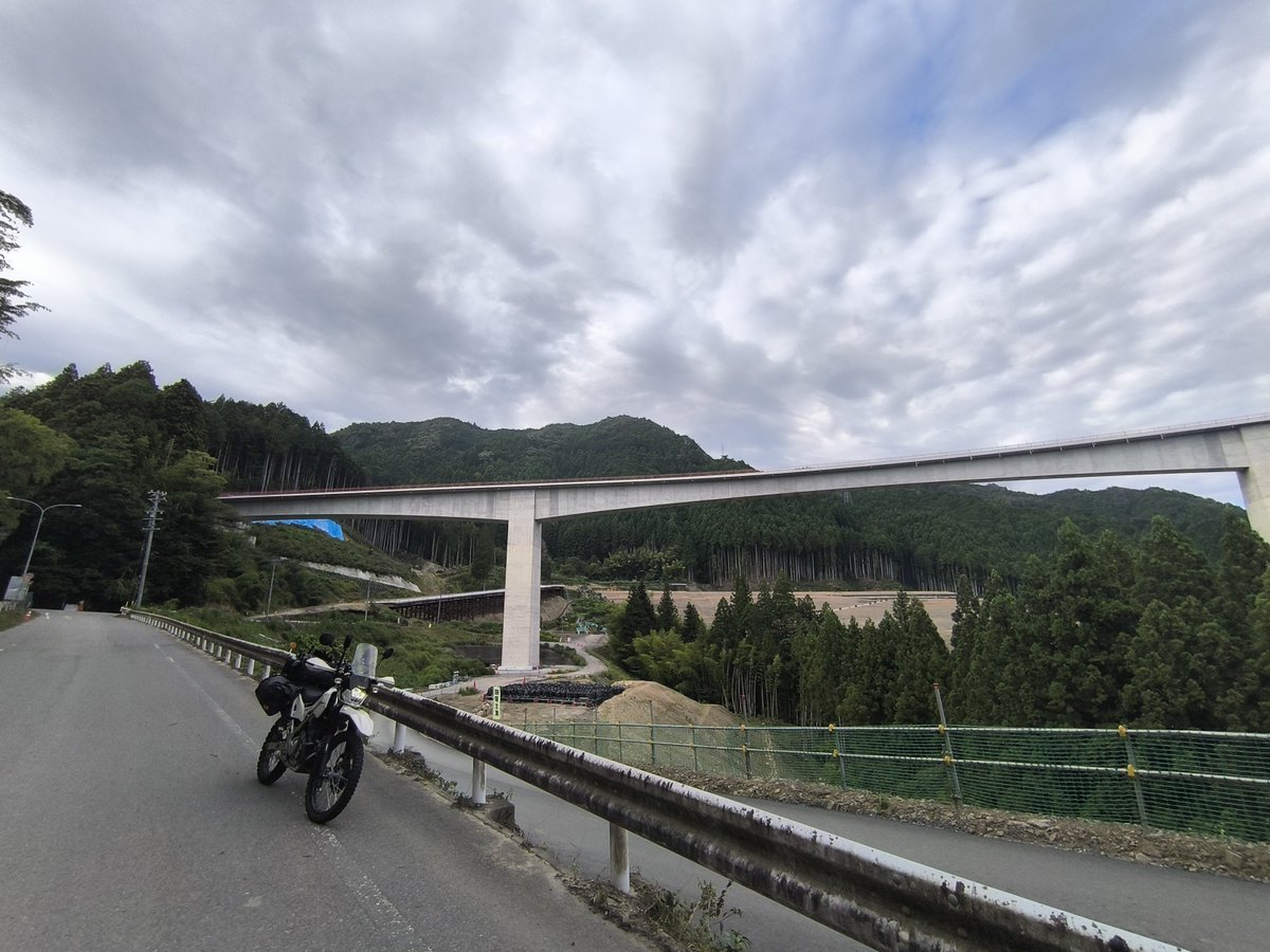FireRinosuke's tweet photo. 帰りは茶臼山と設楽ダム建設現場をちょろっと走って来ました。デカい建築物は良いね！　#信州・奥三河ツーリング https://t.co/OllmZAvgCA