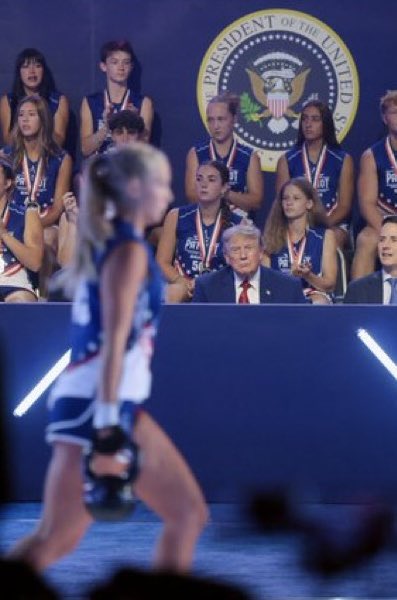 AntiTrumpCanada's tweet photo. Oh look, the motherfucker is wide awake, just like a kid in a candy store. Wonder why? https://t.co/8lOxCjo9wl
