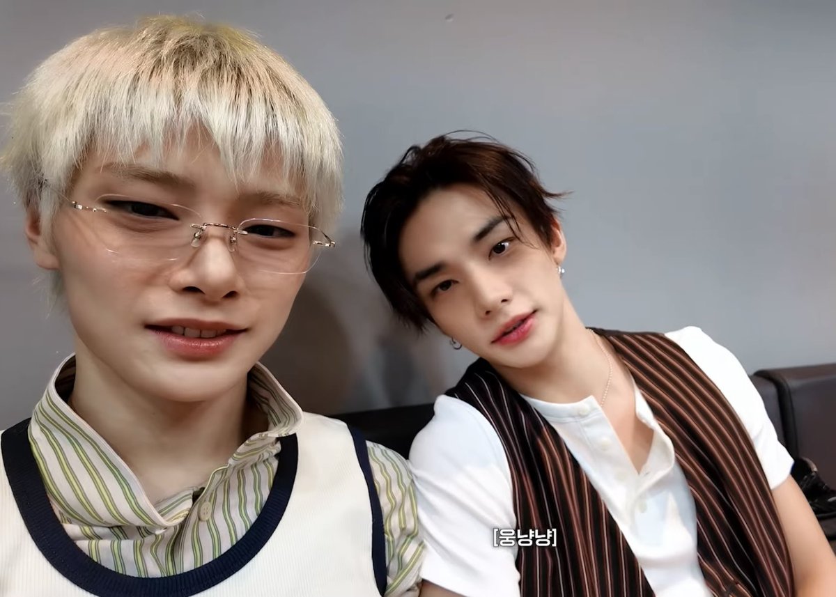 yenitulip's tweet photo. they’re soooooooo boyfriends two pretty boyfriends https://t.co/hdNlMJlC16