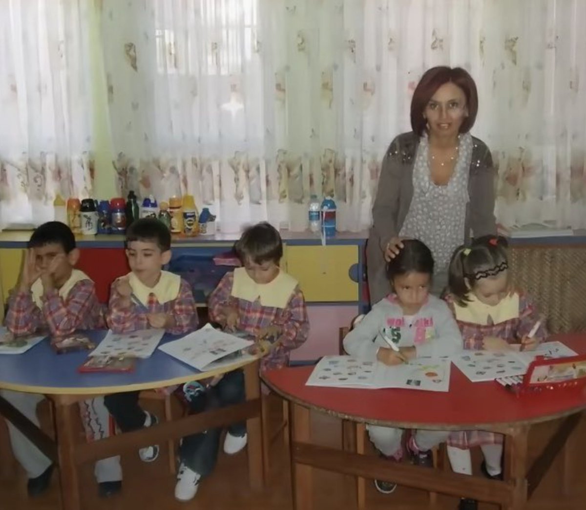baskanyapp's tweet photo. forman nerde çekingen kız https://t.co/i4rn7oCQGC