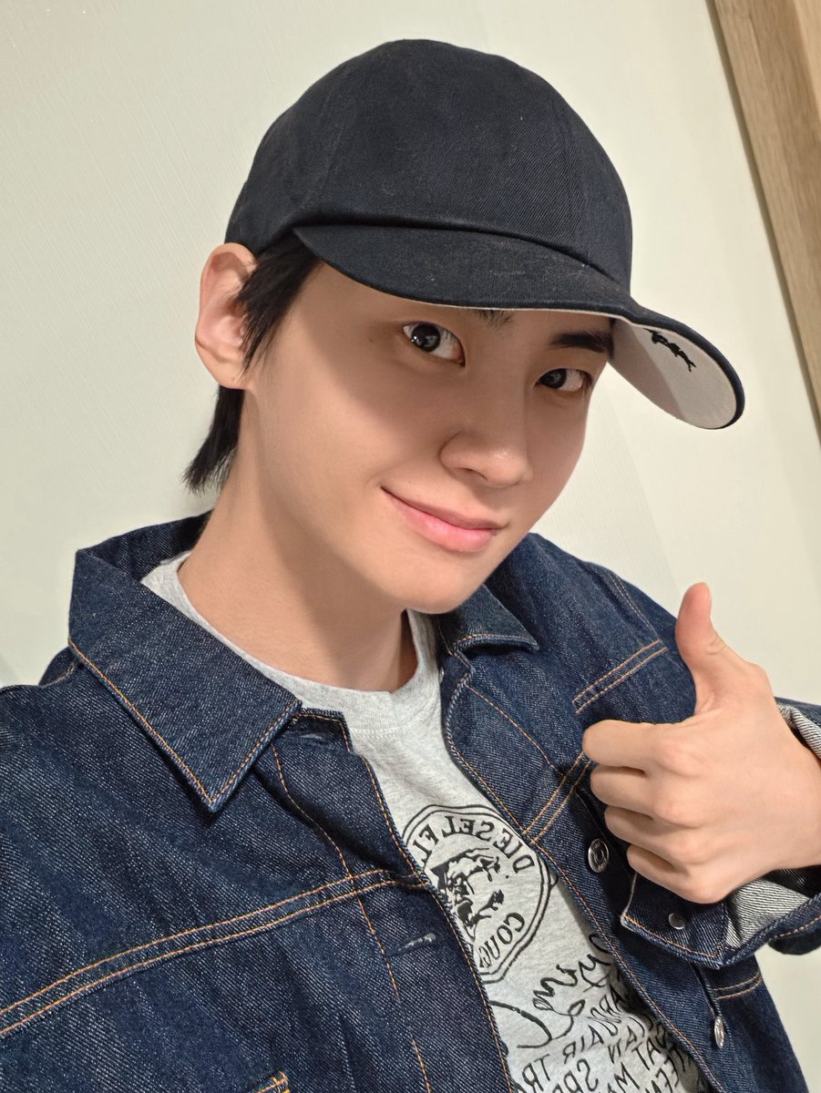 LJH_official's tweet photo. [📸] 

벌써 밤에는 시원해졌어!! 
오늘 하루도 좋은 하루였길 바래🩵

#이진혁 #LeeJinHyuk https://t.co/KbsrkETz0N