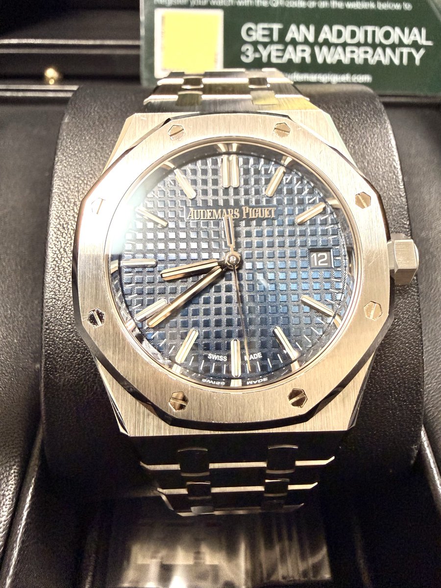LOBO12812's tweet photo. オーデマピゲ ロイヤルオーク
15550STを二次流通で購入⌚️

担当から
「37mmは、女性優先であるものの、まだ実は入荷をしていない」と

15510STの青か緑で三針か、クロノでリクエスト出してましたが…

2本しか買っていない弱小APホルダーの自分には、まだ時間かかりそうだし41より37mmがピッタリで��た https://t.co/i63cE0ZsGr