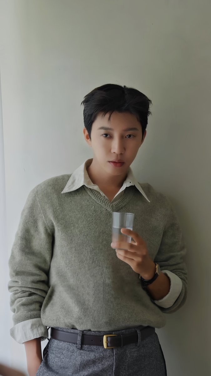 sjhw2379's tweet photo. 임영웅 에스콰이어에 첫 등장한 영웅 코어🩵
 꾸민 듯 안 꾸민 듯
 그래서 더 치명적인 자연스러움
#임영웅 
#limyoungwoong 
#임영웅_고양콘서트
#임영웅_에스콰이어
#에스콰이어_9월_표지모델
출처:ESQUIRE Korea
펀집:가인 https://t.co/0fV4FKLLs5