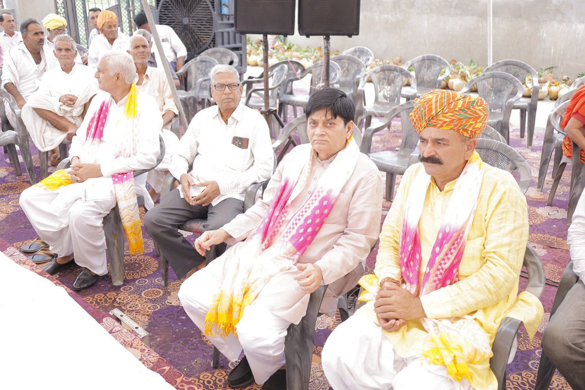 onlineKailash's tweet photo. कथा के दौरान भगवान श्री कृष्ण की दिव्य लीलाओं और श्रीमद् भागवत के भक्तिमय प्रसंगों का सुंदर वर्णन सुना भक्ति, ज्ञान और वैराग्य से परिपूर्ण इस धार्मिक आयोजन में उपस्थित होकर मन अत्यंत प्रसन्न और भावविभोर हो उठा। https://t.co/eDUJDpjdKB