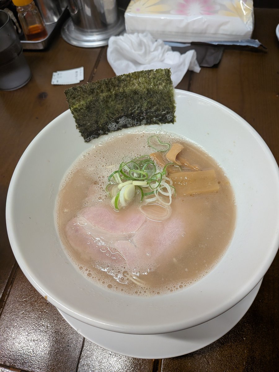 s_1018k's tweet photo. 三潴のガチで美味いラーメン屋
店名はべんげって言うんだけどラーメンだけでなく餃子も美味しい！

あとBGMでハイスタが流れててたまらんでした🤤 https://t.co/0WC8MTZMkx