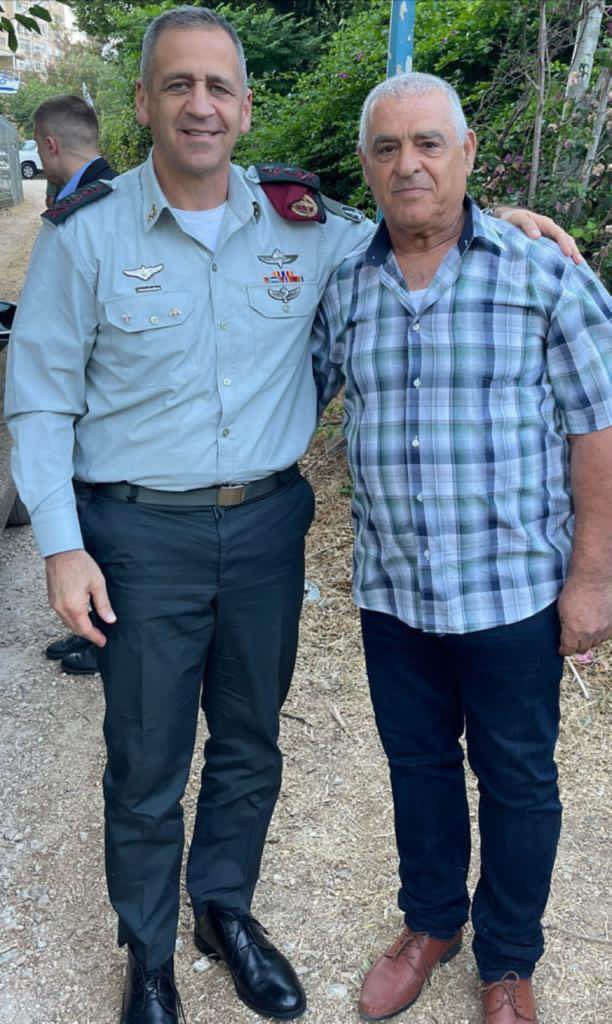 Hussienkhm's tweet photo. خلال سنوات خلت، عمدت القيادة الاسرائيلية إلى استثمار العملاء الفارّين من جنوب لبنان وأبنائهم في مشاريع خدمة الكيان وأهدافه، وبقيت هذه العلاقات موجودة بين الجانبين إلى يومنا هذا، وأورث العملاء أبناءهم الذين (لم يشاركوا في أعمال قتالية) وفق القانون البغاء ذاته، مبروك لوحدة الـ ٥٠٤ https://t.co/3SUou0Xlge