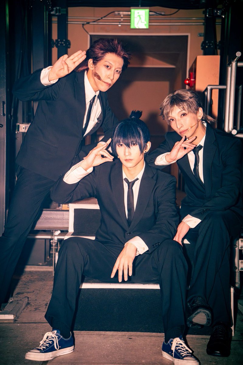 MizukiUmetsu's tweet photo. 「チェンソーマン」ザ・ステージ　レゼ篇
無事に大千穐楽の幕が下りました。
ご観劇、ご声援いただいた皆様、ありがとうございました。

バディと家族、そして先輩達と。
またどこかの劇場でお会いしましょう。
#チェンステ https://t.co/wEl6g2LZhp