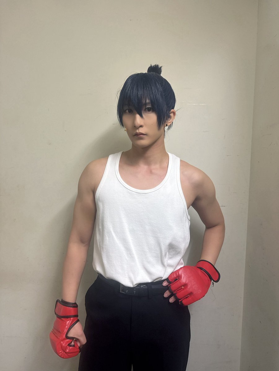 MizukiUmetsu's tweet photo. 「チェンソーマン」ザ・ステージ　レゼ篇
無事に大千穐楽の幕が下りました。
ご観劇、ご声援いただいた皆様、ありがとうございました。

バディと家族、そして先輩達と。
またどこかの劇場でお会いしましょう。
#チェンステ https://t.co/wEl6g2LZhp