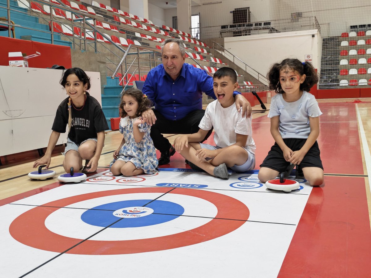 MuratBabaolu9's tweet photo. Gençlik ve Spor Bakanlığımız
.          “MUTLU ÇARŞAMBALAR"
Projesi kapsamında Tuba Yakan Spor Salonumuzda   gençlik liderlerimiz ve antrenörlerimiz nezaretinde ilçemizdeki Özel Çocuklarımız  ile Sportif Faaliyetler ve Eğitsel Oyun etkinlikleri gerçekleştirdik https://t.co/rVf4z1lSEW
