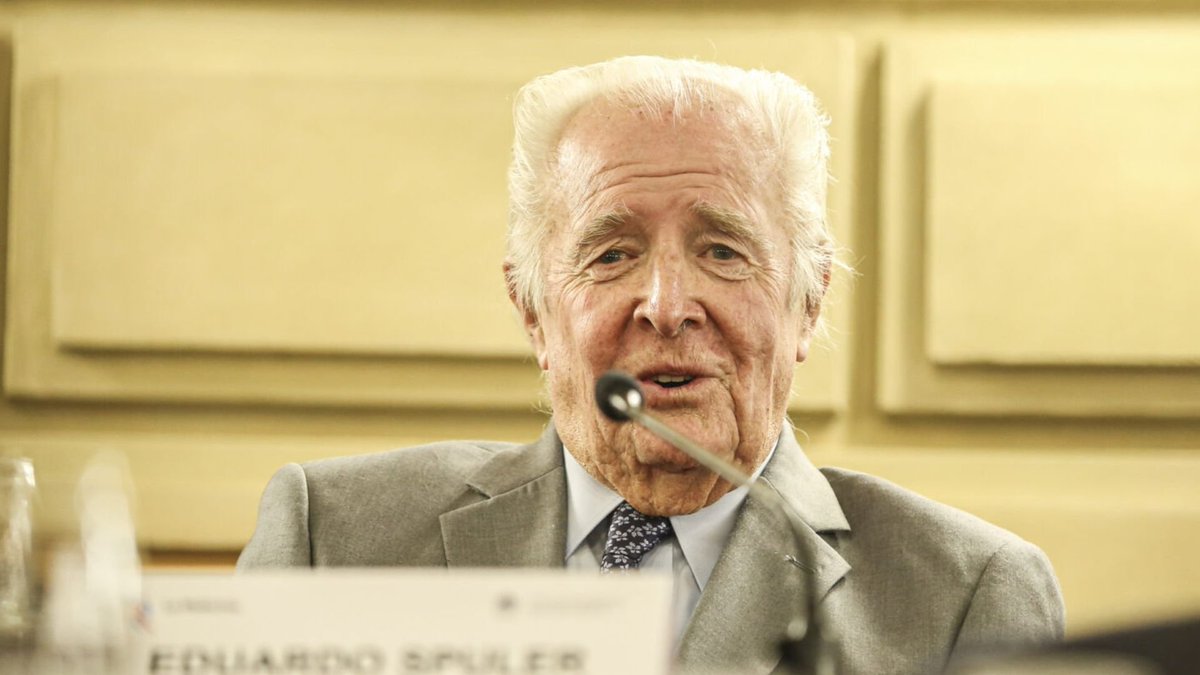ChauOperetaK's tweet photo. Estos son los 3 jueces ultra K que en Santa Fe sacaron el tope a las jubilaciones de privilegio mientras vos haces malabares para cargar la SUBE. Roberto Falistocco, Rubén Weder, Eduardo Spuler.

Esto es lo que el kirchnerismo quiere ocultar. Que todo el mundo conozca sus caras👇 https://t.co/3pX9fUG4t8