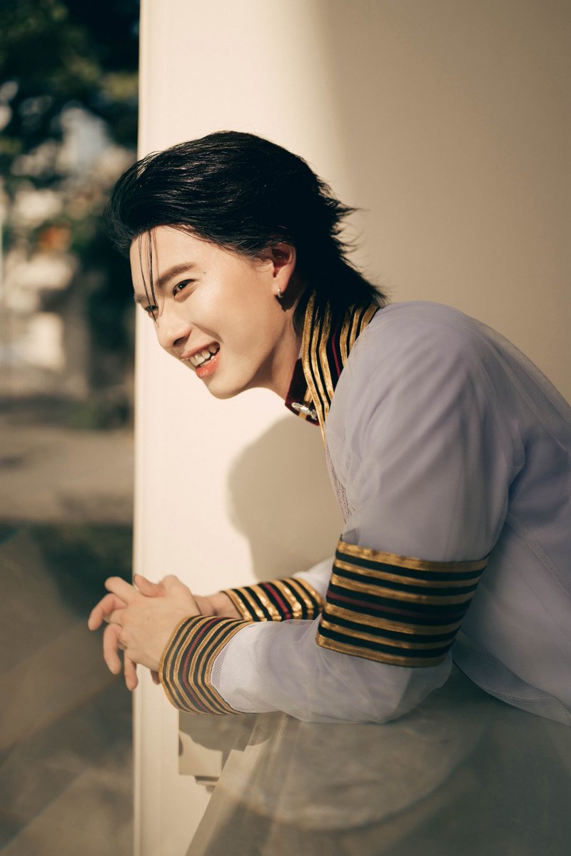 ppoohkt's tweet photo. PoohGraduation2026🩷♾️
เป็นงานที่พูห์ตั้งใจอยากให้แฟนๆทุกคนได้มาร่วมอยู่ในโอกาสสำคัญครั้งนี้ ตลอดระยะเวลาที่ผ่านมามันก็เหมือนพูห์เรียนมาด้วยกับทุกคน ทุกคนเติบโตมากับพูห์ วันที่พูห์สำเร็จ พูห์ก็อยากให้มีทุกคนอยู่ตรงนั้น 
สถานที่จัดงานพูห์ตั้งใจไว้ตั้งแต่แรกว่าใช้บริเวณที่เกี่ยวกับจุฬา และเป็นพื้นที่เปิด บริเวณที่พูห์ได้ใช้ชีวิต 4 ปีในรั้วมหาวิทยาลัยนี้ แต่ช่วงเดือนกันยายน พื้นที่ด้านในมอจุฬาไม่เปิดให้ใช้เลย พูห์เลยเลือกบริเวณ SAMYAN Mitrtown ซึ่งเป็นที่ที่พูห์คุ้นเคยได้ใช้ชีวิตกับเพื่อนติวหนังสือ นั่งเล่น กินข้าว ถ้าทุกคนมาฉลองกันในที่นี้อีกครั้งมันคงเป็นความทรงจำที่ดีมาก ทุกคนที่พูห์พูดถึงหมายถึงทุกคนจริงๆที่ไม่ว่าจะลงทะเบียนได้หรือไม่ได้ ไม่ว่าจะยืนมองมาจากตรงไหน ไกลแค่ไหน เราก็จะอยู่ด้วยกันและน้องตินตินด้วยที่จะมาให้อุนย่าอุนยายทุกคนเลี้ยงหลานไปด้วยกัน @nong_tintin_ ไม่ว่าฝนจะตก พูห์จะเปียกไปพร้อมกับทุกคน อย่างน้อยก็เป็นครั้งหนึ่งในชีวิตที่จะได้อยู่ตรงนี้ร่วมกัน มาเจอกันนะครับ
#ppoohkt 
#PoohGraduation2026
#PooHHooPers