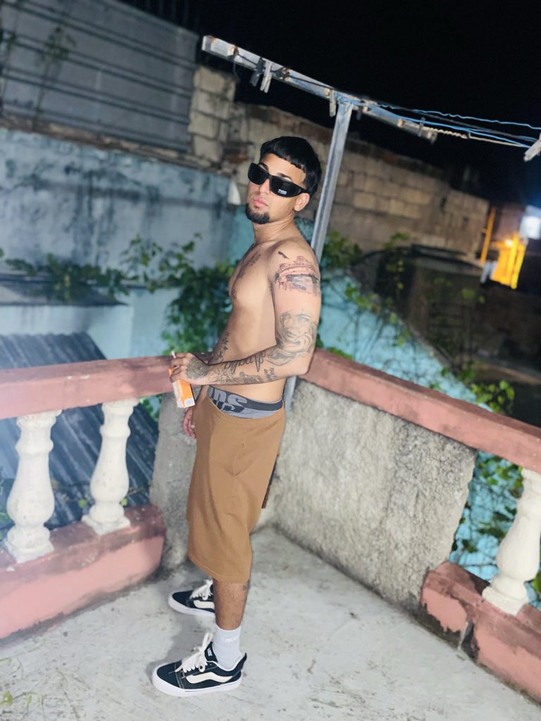 ChristianTheWig's tweet photo. 🧃https://t.co/BLOglyjzSe https://t.co/dkmN3o5pBs