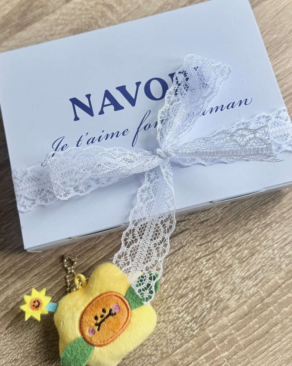 willippie's tweet photo. #NAVORI #NAVORIBKK

เป็นย่ายายคนปีแรก หลานแกเอาขนมมาสวัสดีวันแม่🥺🤍 ขอให้ดีดีโตไปเป็นเด็กดีของป๊ากับแด๊ดแล้วก็ย่าๆยายๆน้าค้าบ ยายจะเลี้ยงหนูด้วย navori ไปจนอ้วมเล้ยยย 👩🏼‍🍼🍼

ขนมอร่อยเหมือนเดิม กล่องน่ารักมากกกก ใจเจ็บ i-i อยากได้ไอเดียว่าจะเอากล่องไปทำอะไรต่อดีคะ อยากเก็บไว้🤏🏼 https://t.co/Cbn2cyWgIe