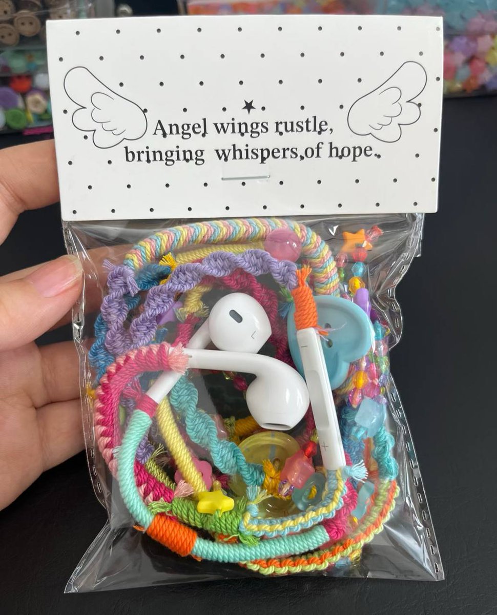 laufaaren's tweet photo. GAK NYANGKA EARPHONE KABEL JADI SECANTIK INI 😭🫵🩷 https://t.co/3kaJtcSwS1