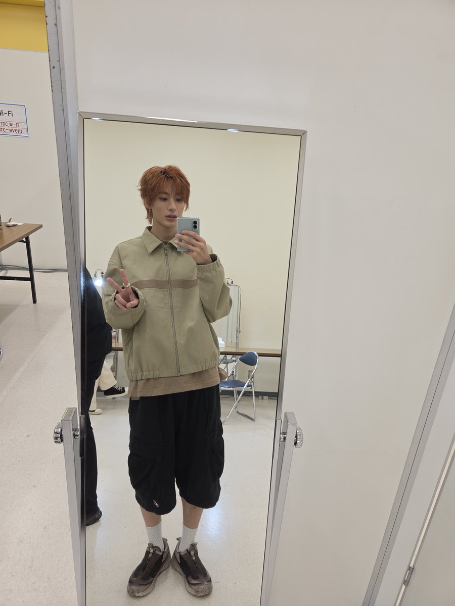 tinytontini's tweet photo. small girl core https://t.co/OshD8yqZJz