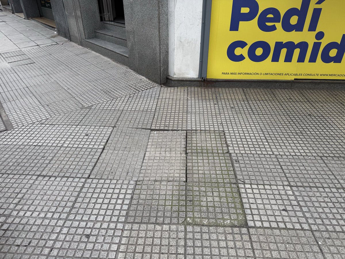 MGueiser's tweet photo. @ibaistrocchi Ignacio, veredas arregladas hace un par de meses ya hundidas!!! Viamonte 1621 esq Pje del Carmen. Por favor repararlas!!! https://t.co/fOiNo6BxUb