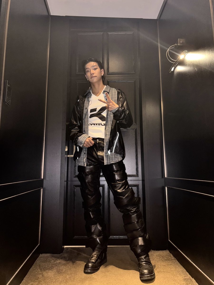 ALLDAY_PROJECT's tweet photo. [📸] 260812 #TO_DAY

Netflix Korea 대체 등산을 왜 하는 건데?
제작발표회 &amp; 무대인사 ⛰️

#ALLDAYPROJECT #ADP #올데이프로젝트
#TARZZAN #타잔
#THEBLACKLABEL #더블랙레이블 https://t.co/Bf2E5J3e9N