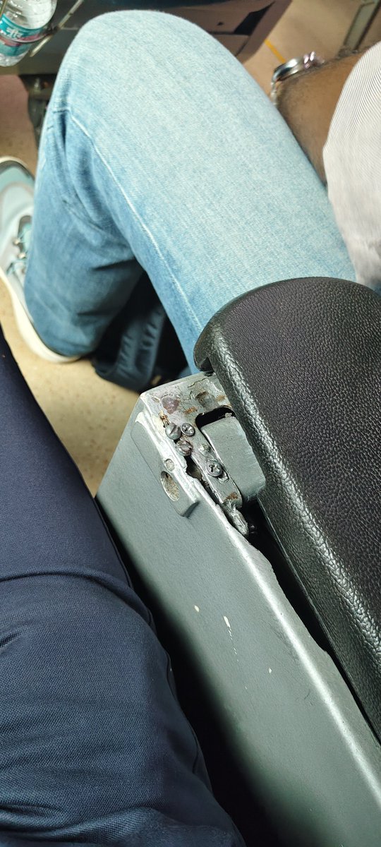 RANAND73's tweet photo. Worst Service award goes to IR
@RailMinIndia 
This is the service provided in K1 (Anubhuti class (code EA) an high-end, luxury air-conditioned chair car service) on Shatabdi Express
Railway Minister has to get an spl award for this class service.. fate of india. https://t.co/XogQBHekFo