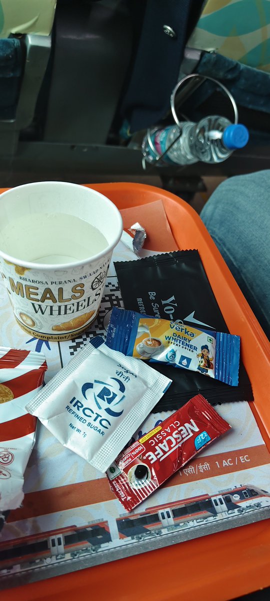 RANAND73's tweet photo. Worst Service award goes to IR
@RailMinIndia 
This is the service provided in K1 (Anubhuti class (code EA) an high-end, luxury air-conditioned chair car service) on Shatabdi Express
Railway Minister has to get an spl award for this class service.. fate of india. https://t.co/XogQBHekFo