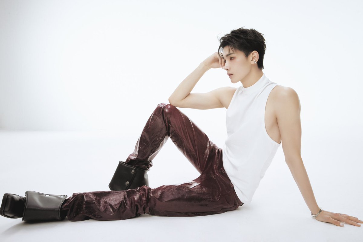 ricesukii's tweet photo. 죠각상님…………. 난 이 사진 보면 다리에
힘풀림 https://t.co/TTlvQt5GJr