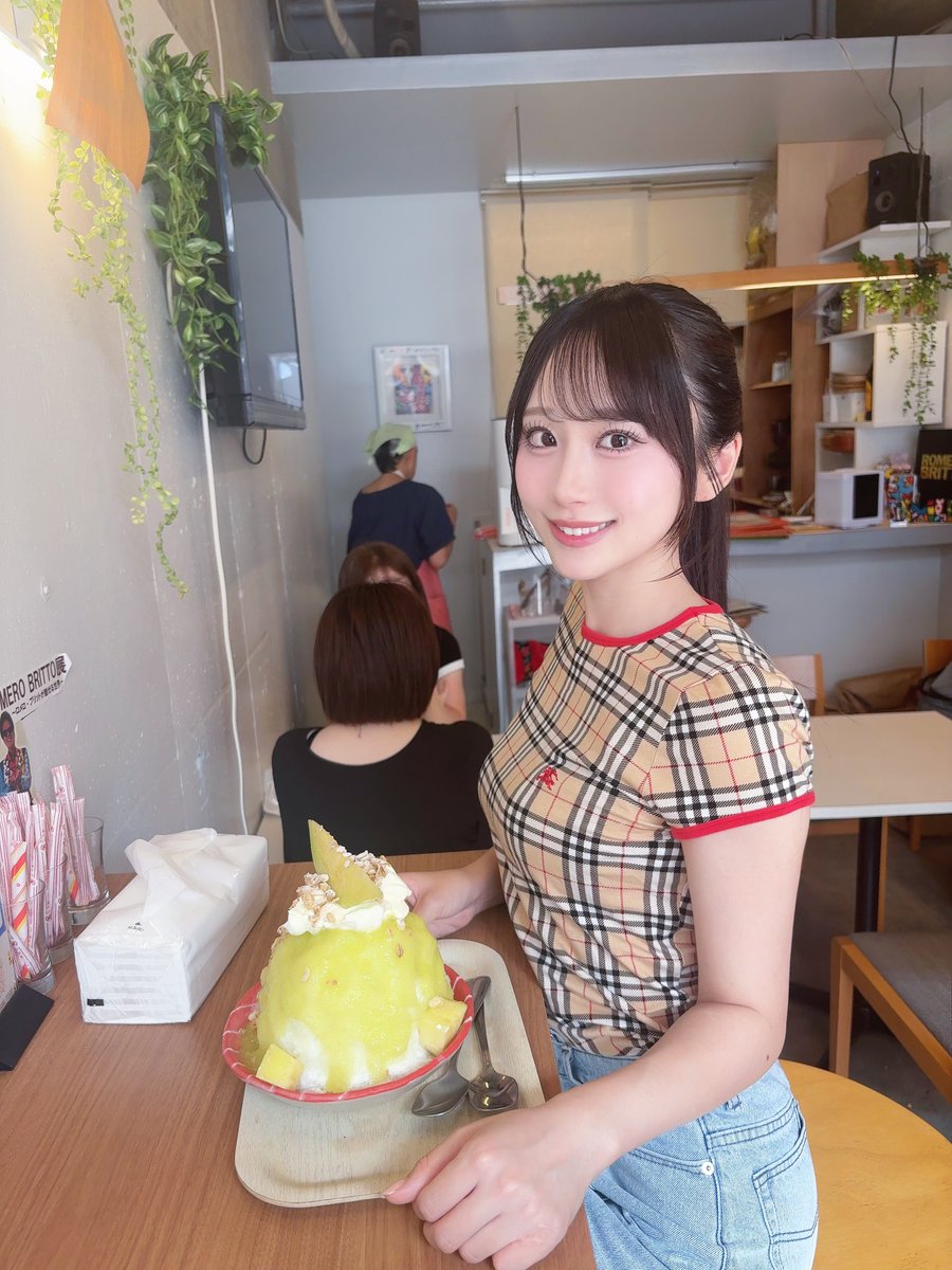 MOMOfishbowl's tweet photo. めろーん🍈 https://t.co/i3DrLhqv0a