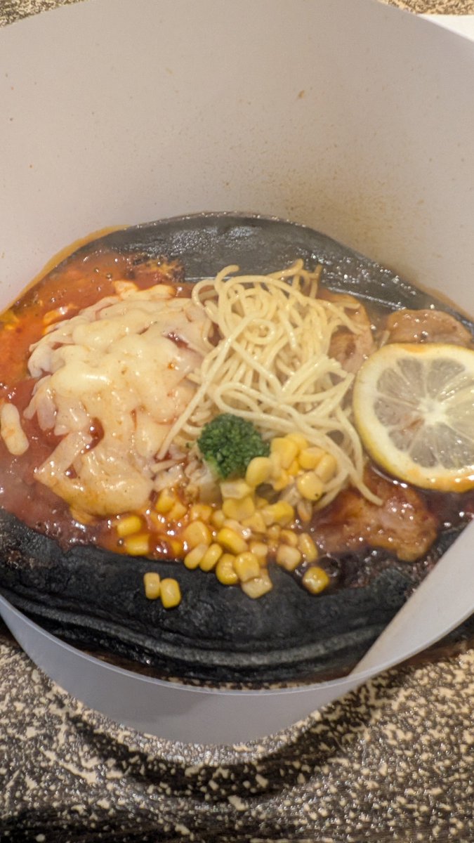 zikken_uma's tweet photo. あら、ステーキなのね。 https://t.co/yhMqYGYEbj
