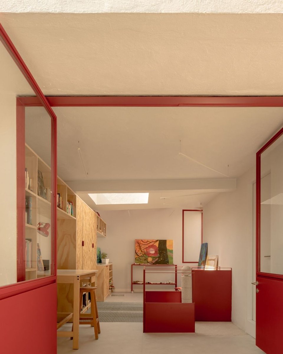 DustinVirajqb's tweet photo. W#minimalism #cozyvibes #workspace #roomtour #sereneithin These Gentle Walls The Rushing Speed Of Life Slows To Perfect Grace. https://t.co/9CXZQTnewv