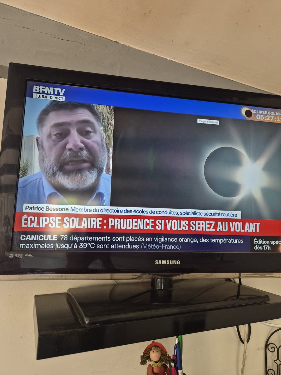 Raslebo75750522's tweet photo. "Prudence si vs serez au volant" 🥱

Le journalisme français https://t.co/MaDyN8SjLp