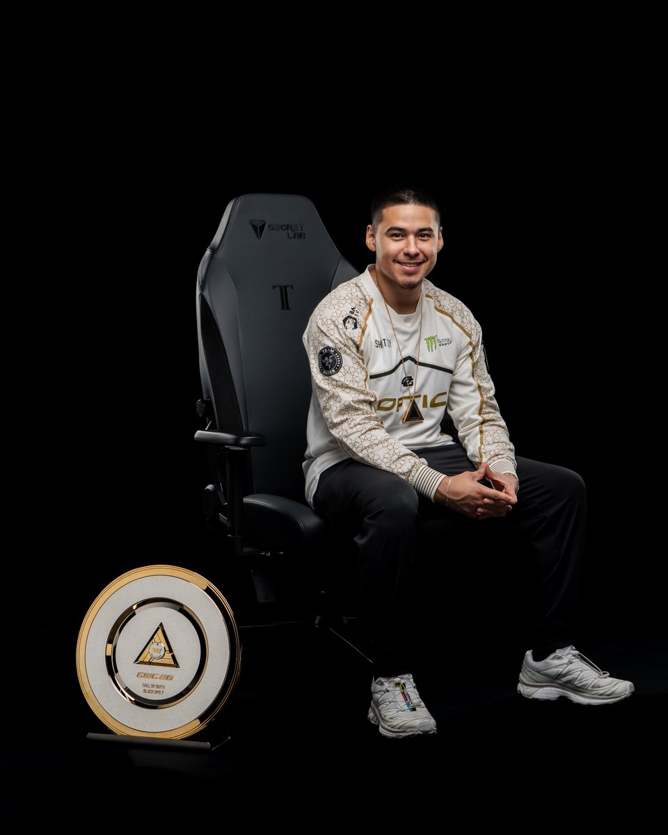 EWC_EN's tweet photo. New champions have been crowned.

They take their rightful place on the @secretlabchairs TITAN Evo. https://t.co/Uw0DU4zXX1