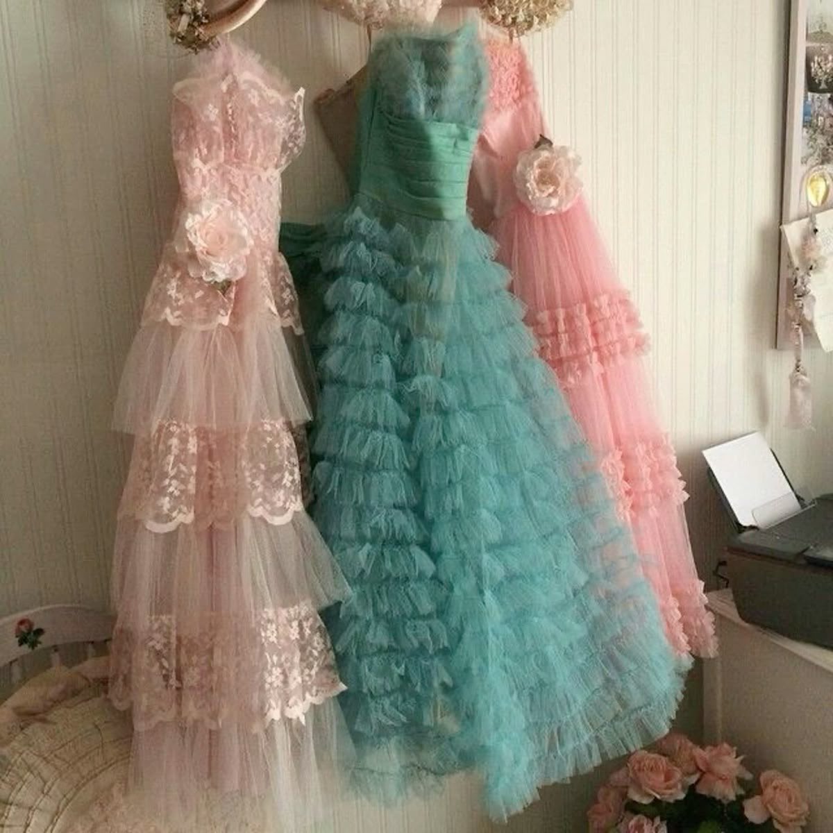charmingmalu's tweet photo. princess protection program - kylia au!

malia baker é filha de uma agente secreta que precisa proteger a princesa kylie rosalinda cantrall de auradon após ataque

as duas garotas são obrigadas a conviver juntas e superar as diferenças. até que descobrem sentimentos inesperados. https://t.co/JIEbcZKjU6