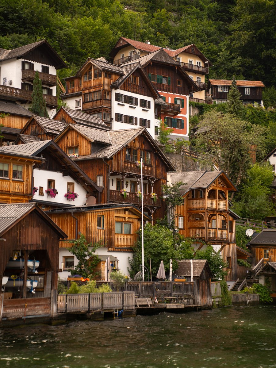 echoesofworld's tweet photo. Hallstatt, Austria https://t.co/vfec3C6MYv