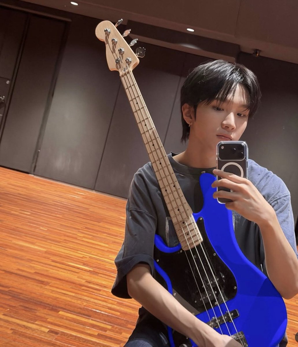 hanlionz's tweet photo. apanih biru biru🤔 https://t.co/itHPZ4xrrY