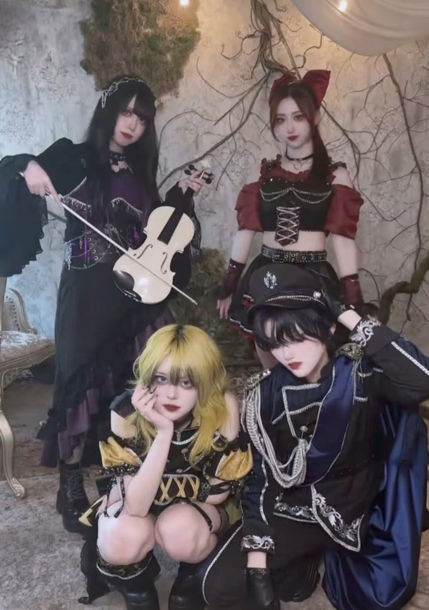 JUNSerpent's tweet photo. 約1ヶ月半、長かったなぁ……🥹
ようやくリリムに、もといSinners Parade
に会える❤💙💜💛
そんな日に限って金欠💸💸😭
まずはパレードを盛り上げることに専念しよっと
デビューを飾ってくれる先輩演者様の分も
盛り上げまする!
#SinnersParade
#シナパレ
@Sinners_Parade https://t.co/nn6r5rHobX