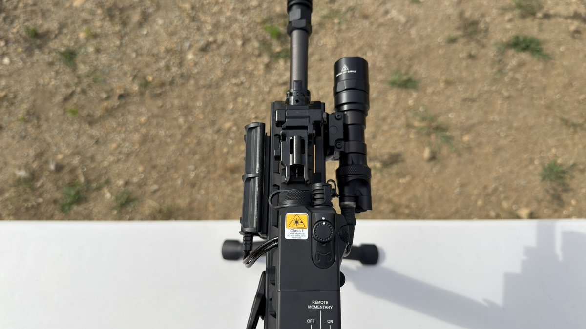 115fov's tweet photo. 20式のM-LOKレール、他社製品と比べてかなり薄く、スイッチを横に装着した時の違いが顕著。日本人向けに作られてるってことなのかなぁ。 https://t.co/i3DlDLjlDx