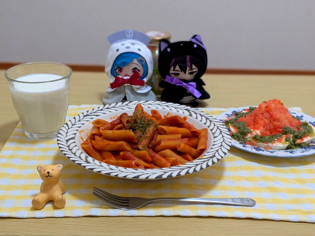 amkuziqa's tweet photo. デス辛アラビアータと冷凍トマトのカプレーゼ！
久々にデスソース使った！🔥鬼の辛さを期待してたけど、意外と丁度良かった！
中本の北極ラーメンよりは辛くないくらい！
カプレーゼはトマトがシャリシャリで新感覚！美味しい✨️
#アガさん今日は何作ろう https://t.co/AtQd1iHiBj
