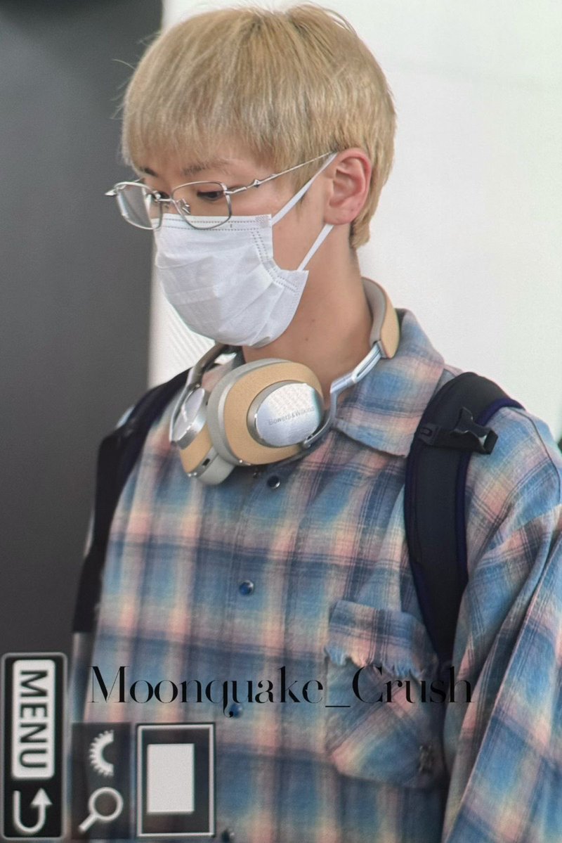 ywnpsk's tweet photo. น้องเตนล์โคตรไอดอลในด้านการใส่เสื้อลายสกอตอะ ละดูแววจะชอบโทนฟ้านะ 55555 เพราะมี3ตัว แต่ละตีวคือดีเทลต่างกันนนเล็กน้อย https://t.co/BsVd9IjEIx