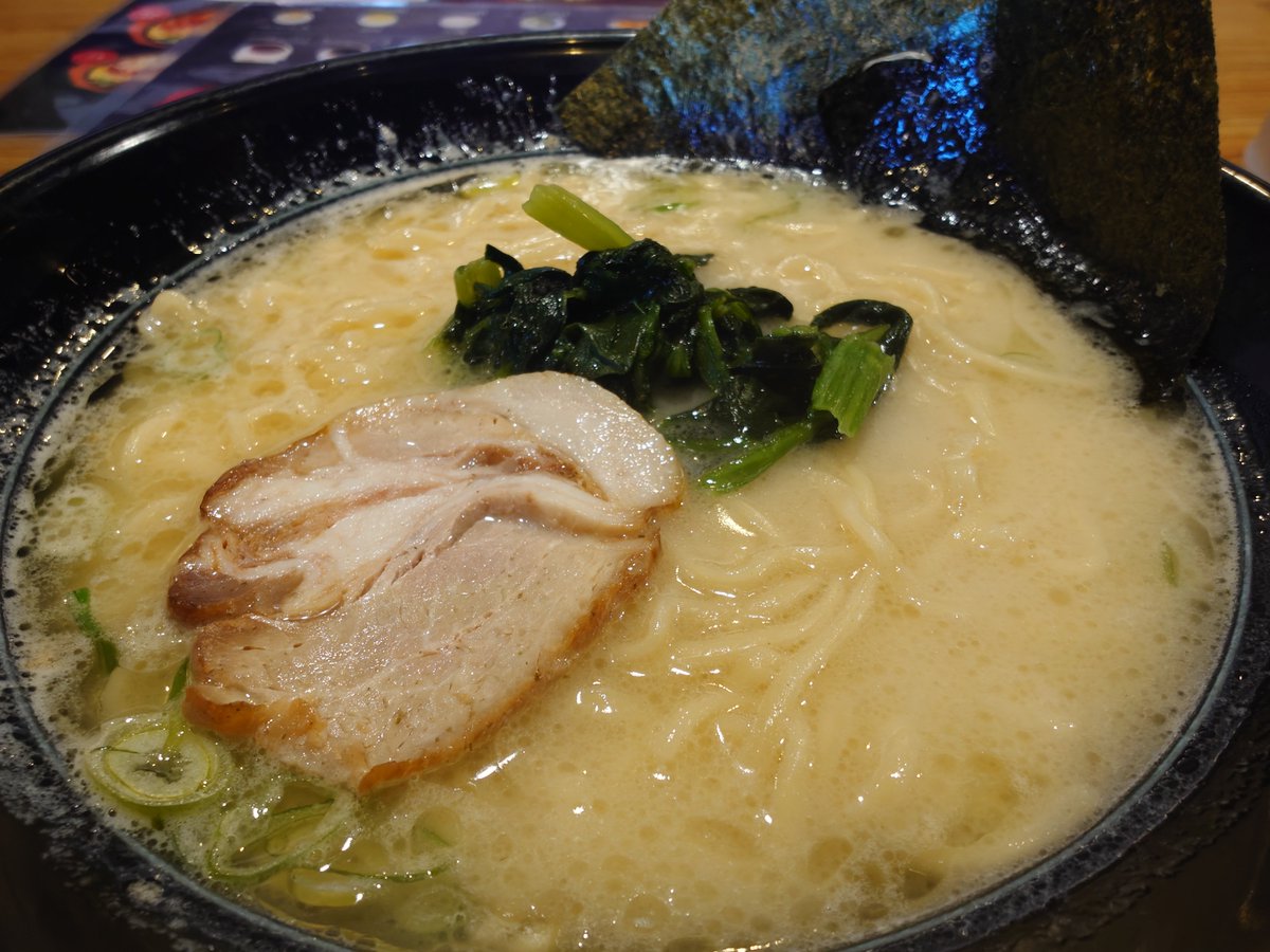 yuu4258's tweet photo. お盆のせいか昼飯時はどこも人がいっぱいなので少し時間をずらして🍜 https://t.co/NjHzm1X8uh