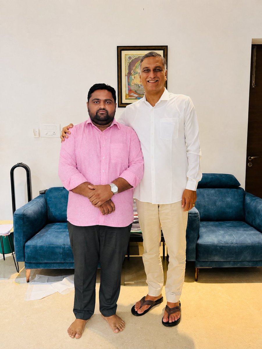 KUNTIGORLALING3's tweet photo. బీఆర్ఎస్ పార్టీ శాసనసభాపక్ష ఉపనేత, మాజీ మంత్రి గౌరవ ఎమ్మెల్యే హరీష్ రావు గారితో 
@BRSHarish
@BRSparty @mckotireddy @KTRBRS @KTR_News https://t.co/NS4xh1KMgw