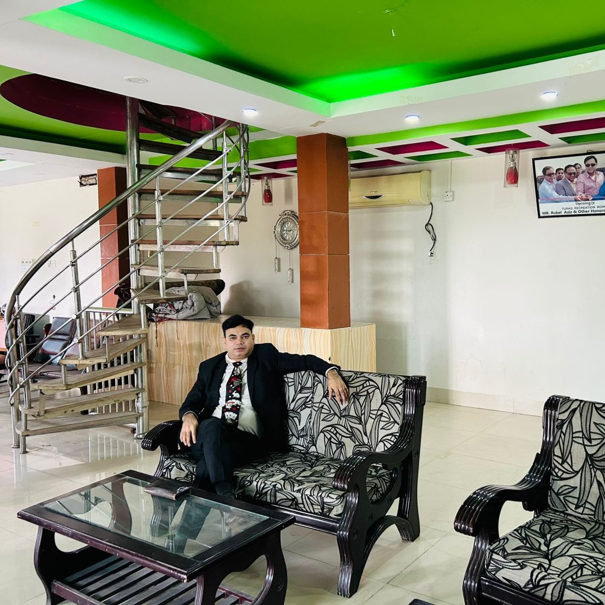 magiceventbd's tweet photo. 🪄 Magic feels different when people don’t just watch but become part of it.
😇Their special smiles and precious reactions are the memories we truly love.
#LiveMagic #MagicEntertainer #AudienceMagic #BestmagicianBangladesh #MagicianOmorSharif #magicianindhaka #DhakaBangladesh https://t.co/GHUBxulj6d