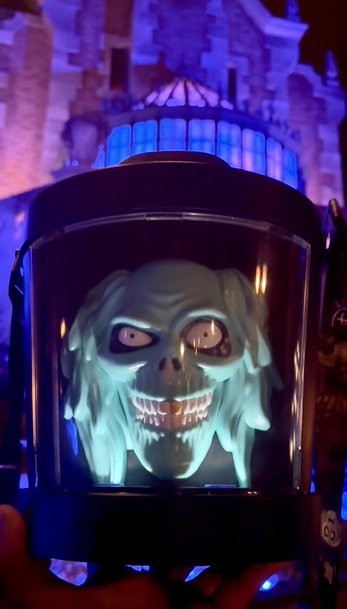craftypass1's tweet photo. The Hatbox Ghost popcorn bucket at MNSSHP! 👻 Really cool bucket, especially when it lights up! 🏚️✨

#MNSSHP #HauntedMansion #DisneyParks https://t.co/S5vUiyYZHc