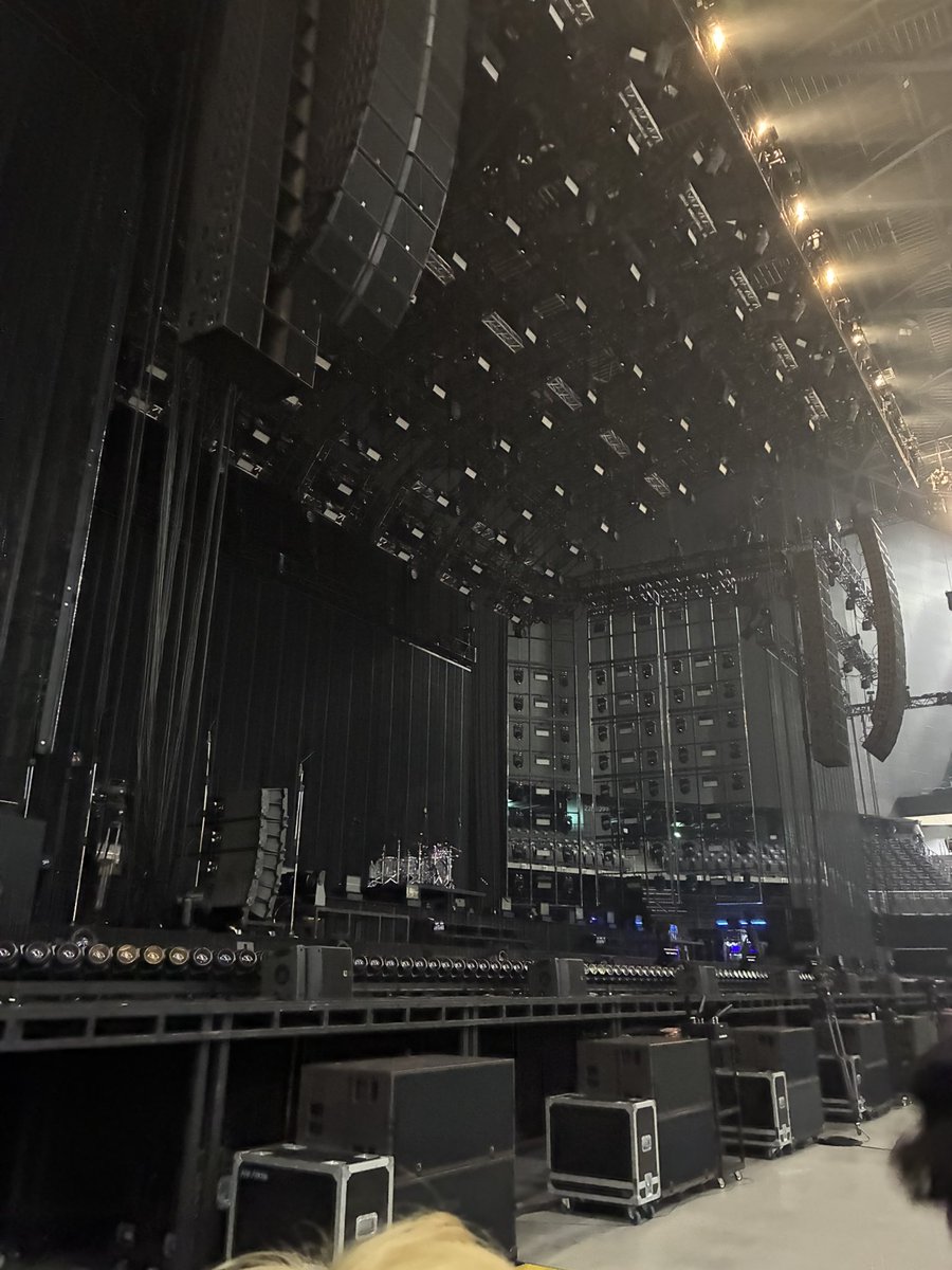 maaaaaask1026's tweet photo. 感動。超えて号泣。
頭の理解が追いつかないライブでした。
これはセトリ見ずに行った方が確実に楽しいです。だからセトリ載せる人はもう少し考えた方がいいと思います。
 #ONEOKROCK https://t.co/RNUvRnMrpJ