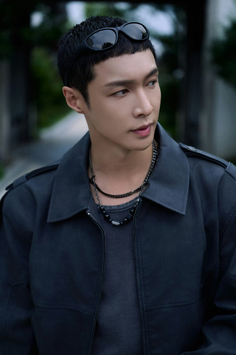 XingPark's tweet photo. 260812 @lay_studio weibo update：

@layzhang heading to The 7th Jackie Chan International Action Film Week in Harbin. 

#LayZhang #张艺兴 #Lay #Yixing #레이 #レイ #장이씽 #อี้ชิง https://t.co/Ovacd2pdCj
