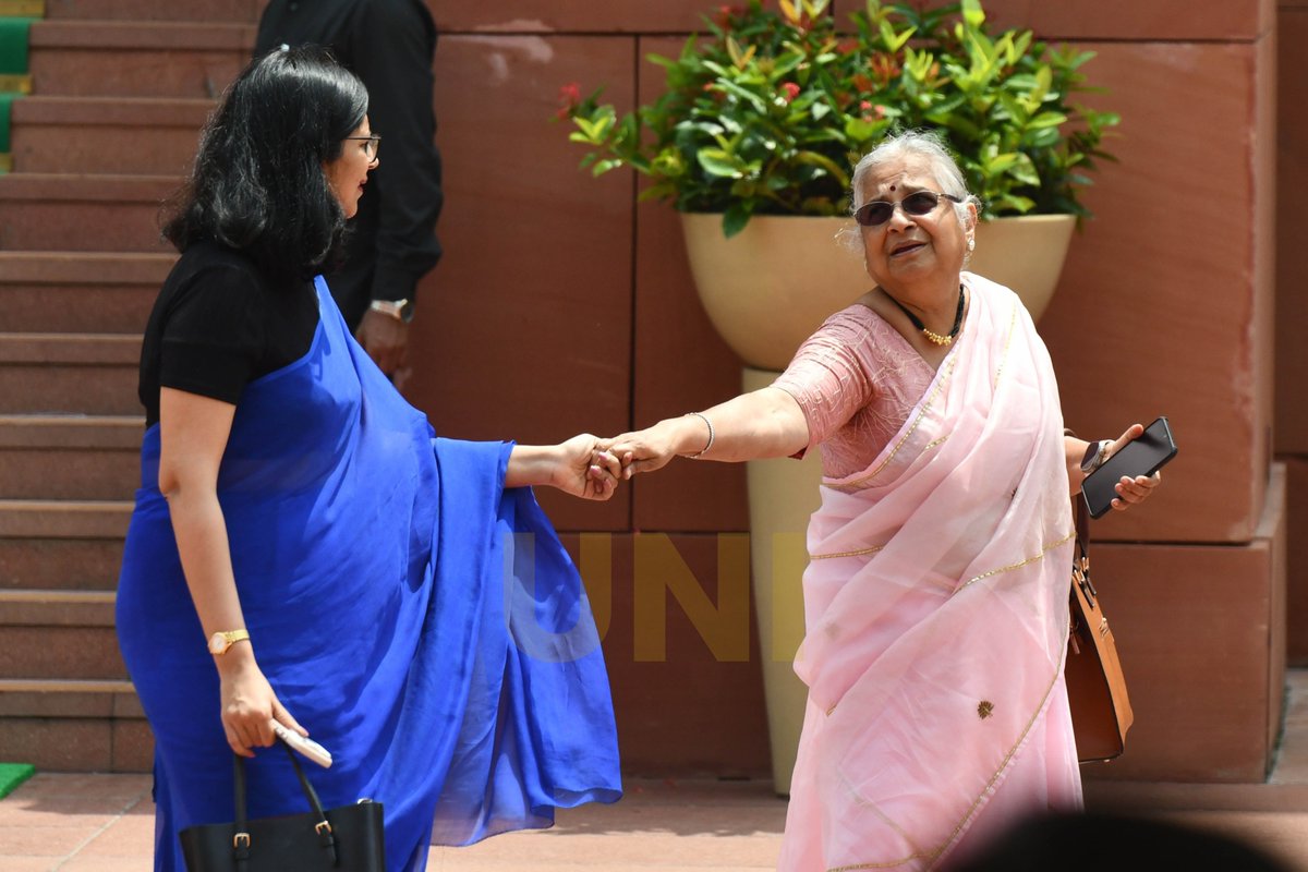 UNI_Photos's tweet photo. In Photo | BJP MPs Sudha Murty and Swati Maliwal at Parliament House during the monsoon session of Parliament, in New Delhi, on Wednesday (12/08).
📸: Prem Singh / UNI
@SmtSudhaMurty | @SwatiJaiHind | #MonsoonSession | #Parliament | #SudhaMurty | #SwatiMaliwal | #BJP | #UNI https://t.co/8Gf9IMoRkm