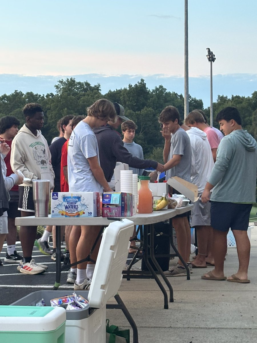 WCDS_Upper's tweet photo. The Class of 2027 kicked off their senior year bright and early with Senior sunrise 🌅 After watching the sun come up together our seniors cooked breakfast and participated in one of our favorite Senior traditions: Senior Parking Spot Painting! #WCDS @WestchesterCDS https://t.co/CBZhdhFxFJ
