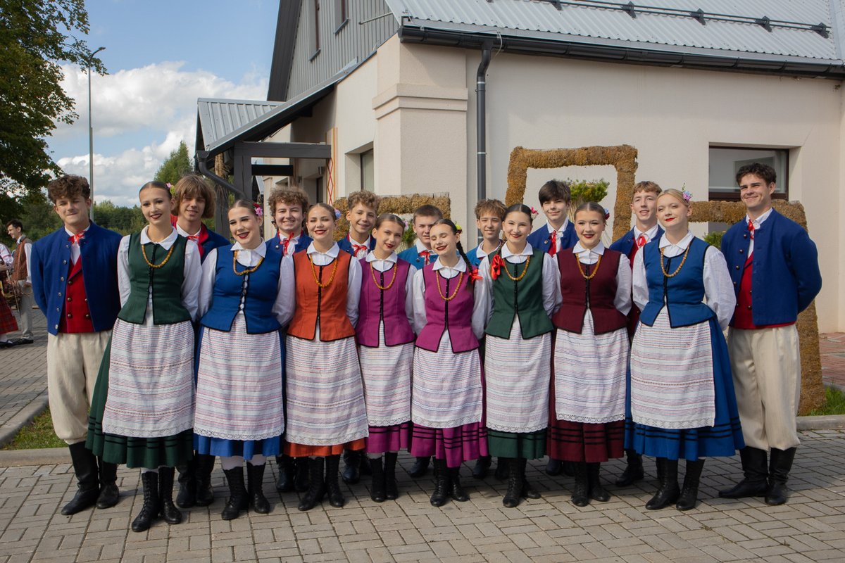 lakuga's tweet photo. Nu 29. juļa da 2. augusta Bolvu nūvodā i Modūnis nūvoda Borkovā nūtyka pīktais storptautyskais folklorys festivals “Lipa kust”. Itūgod tymā pīsadaleja kai gosti nu Reigys, Pūlejis i Indejis, tai vītejī Zīmeļlatgolys kolektivi.
https://t.co/xJMmdlBPxq https://t.co/7J8fA6EFkm