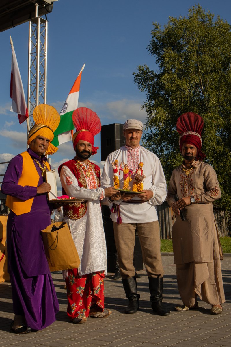 lakuga's tweet photo. Nu 29. juļa da 2. augusta Bolvu nūvodā i Modūnis nūvoda Borkovā nūtyka pīktais storptautyskais folklorys festivals “Lipa kust”. Itūgod tymā pīsadaleja kai gosti nu Reigys, Pūlejis i Indejis, tai vītejī Zīmeļlatgolys kolektivi.
https://t.co/xJMmdlBPxq https://t.co/7J8fA6EFkm