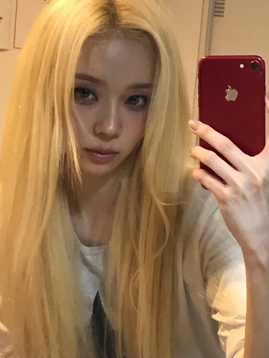 WINTERthestar's tweet photo. @YHOONthestar Choose your fighter kk aku cocokan warna apa https://t.co/znmsVzECfW