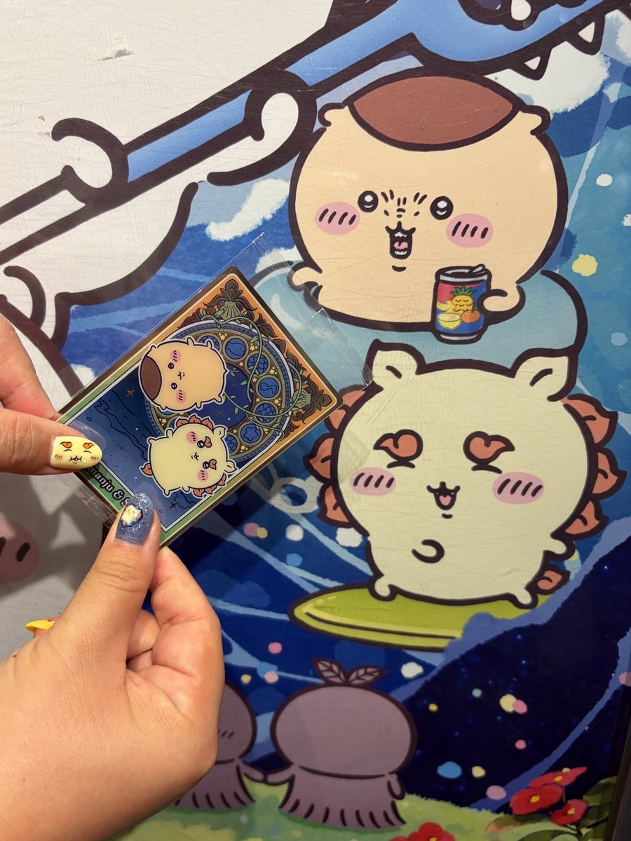 aisanpo's tweet photo. ちいかわ映画観に行ったら、
隣の空席のそのまたお隣の少女が手を伸ばして
「これもらってください♪」って...

えええ😭😭😭
私がシーサーのアロハシャツ着てたから気付いてくれて...！？何度も感謝をお伝えするも「もらってくれてありがとうございます♪」でノックアウト...
なんてやさシーサー😭 https://t.co/FCvRRaZ5dx