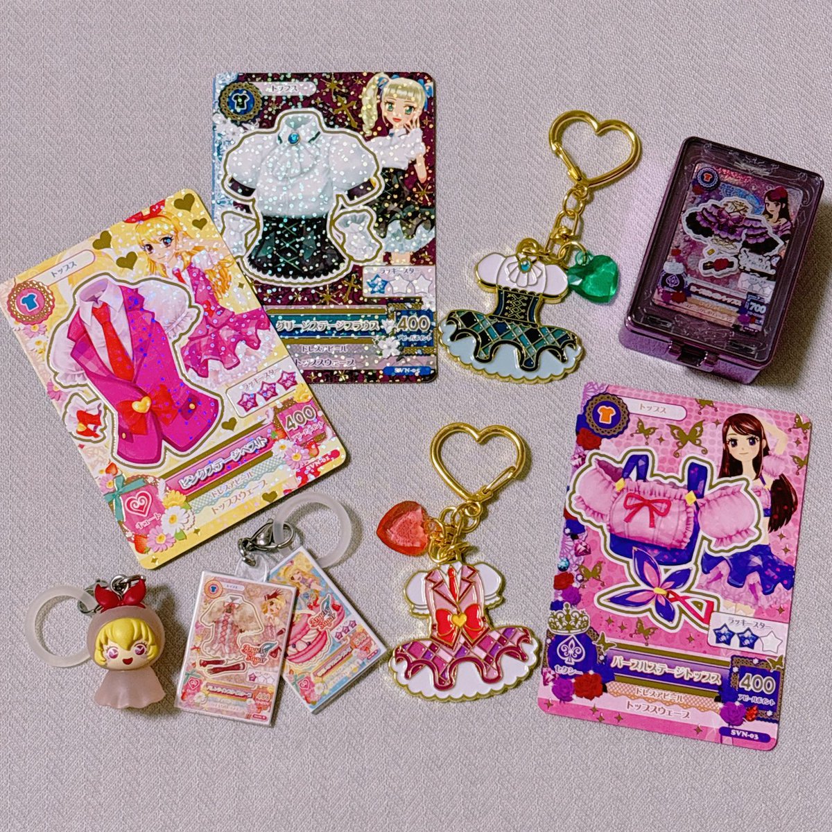 15chan_meme's tweet photo. 今年増えたアイカツグッズお気に入りばかり☺️ガチャガチャのダイキャストドレスチャームめちゃくちゃかわいい！！
#アイカツ https://t.co/vWTFoxQAGO